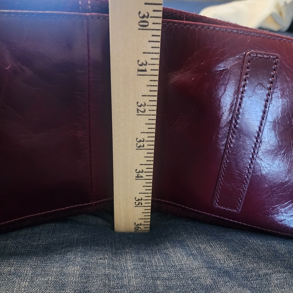 HOBO Sheila Large Crossbody - Picture 10 of 11